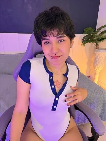 Emma cute leaked private photo uncensored HD quality