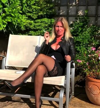 Foxy geek girl leaked private photo uncensored HD quality