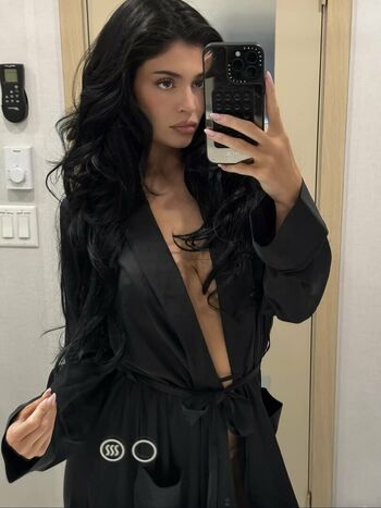 Kylie jenner leaked private photo uncensored HD quality