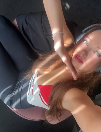 Louiselaingx leaked private photo uncensored HD quality