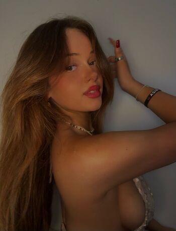 Louiselaingx leaked private photo uncensored HD quality