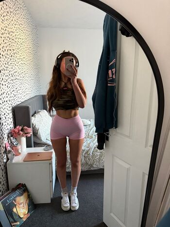 Louiselaingx leaked private photo uncensored HD quality